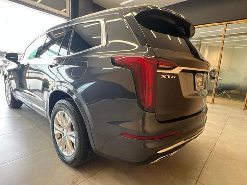 Wilder Metallic 2023 Cadillac XT6 Luxury FWD