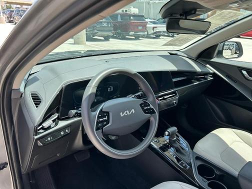 2023 Kia Niro EX