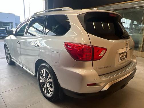 2020 Nissan Pathfinder SL