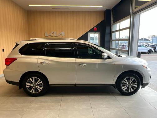 2020 Nissan Pathfinder SL