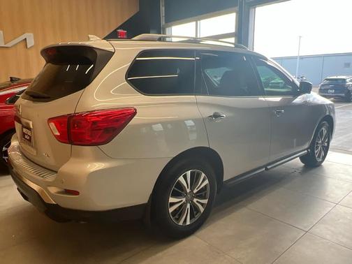 2020 Nissan Pathfinder SL