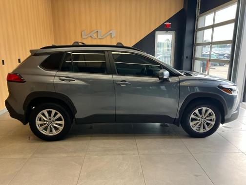 2024 Toyota Corolla Cross LE