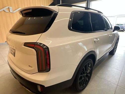 Glacial White Pearl 2024 Kia Telluride SX