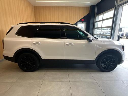 Glacial White Pearl 2024 Kia Telluride SX