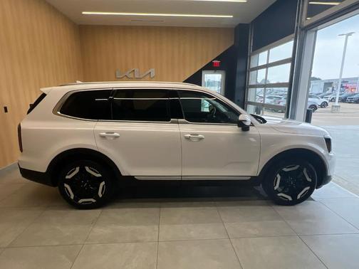 Glacial White Pearl 2023 Kia Telluride EX