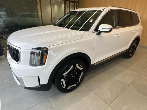 Glacial White Pearl 2023 Kia Telluride EX