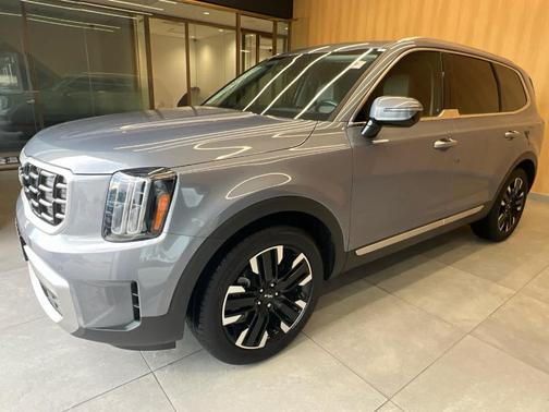 Everlasting Silver 2023 Kia Telluride SX