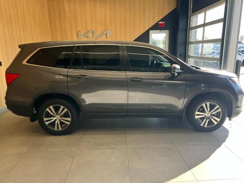 2017 Honda Pilot EX