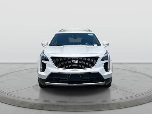 Crystal White Tri-Coat 2021 Cadillac XT4 Premium Luxury