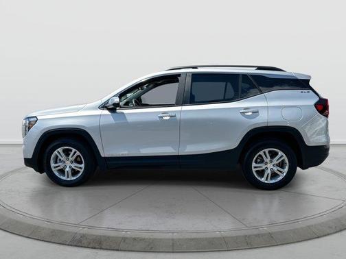 Quicksilver Metallic 2022 GMC Terrain SLE