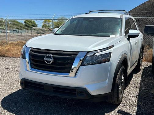 Everest White P 2025 Nissan Pathfinder SV