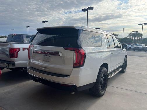 2021 GMC Yukon XL SLT