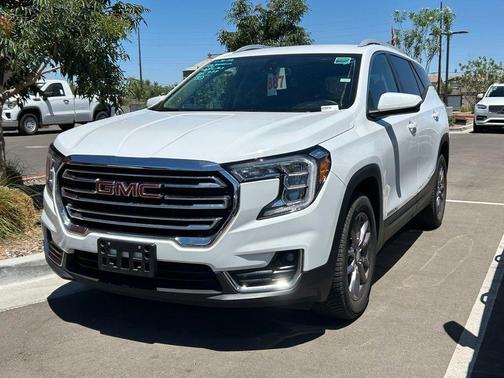 White 2023 GMC Terrain SLT