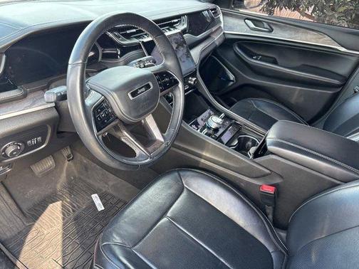 2022 Jeep Grand Cherokee Overland