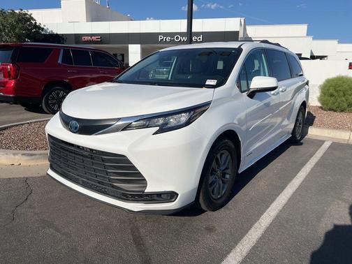2021 Toyota Sienna LE