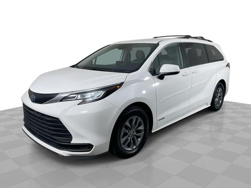 2021 Toyota Sienna LE