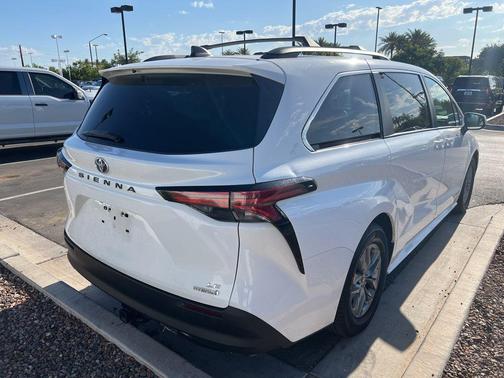 2021 Toyota Sienna LE