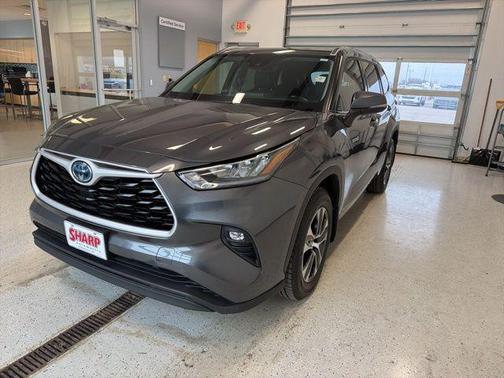 Magnetic Gray Metallic 2020 Toyota Highlander Hybrid XLE