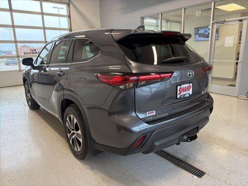 Magnetic Gray Metallic 2020 Toyota Highlander Hybrid XLE