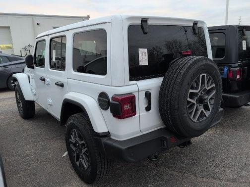2024 Jeep Wrangler 4-Door Sahara 4x4