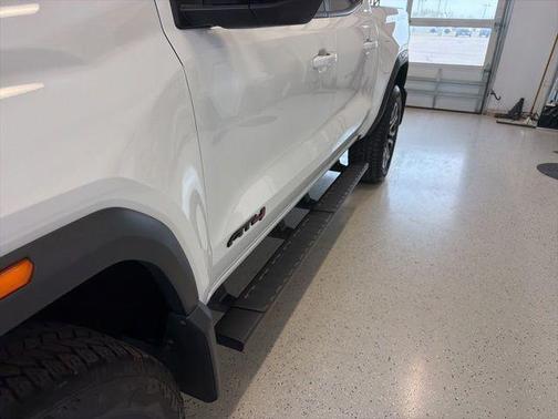 Summit White 2024 GMC Canyon AT4