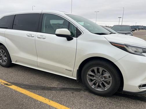 2021 Toyota Sienna XLE 7 Passenger