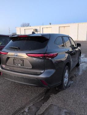 2023 Toyota Highlander Hybrid LE