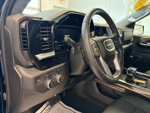 Onyx Black 2025 GMC Sierra 1500 Elevation