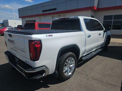 White Frost Tricoat 2021 GMC Sierra 1500 SLT