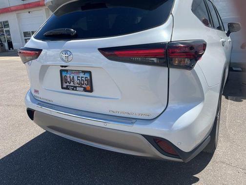 Wind Chill Pearl 2024 Toyota Highlander Platinum