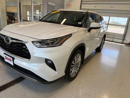 Wind Chill Pearl 2024 Toyota Highlander Platinum