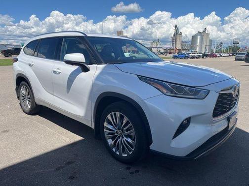 Wind Chill Pearl 2024 Toyota Highlander Platinum