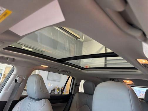 Wind Chill Pearl 2024 Toyota Highlander Platinum