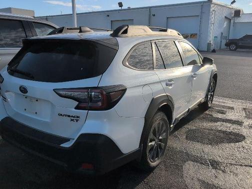Crystal White Pearl 2024 Subaru Outback Onyx Edition XT