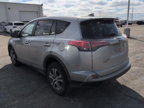 Silver Sky Metallic 2018 Toyota RAV4 LE