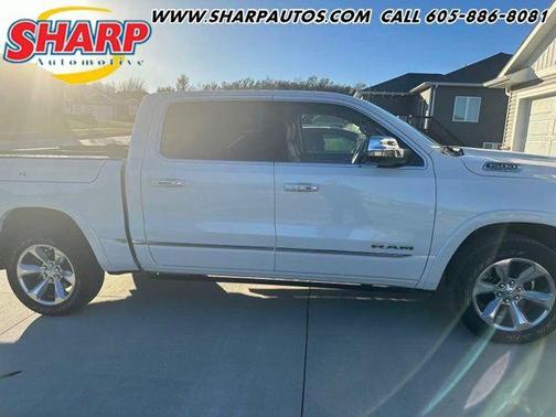 Ivory White Tri-Coat Pearlcoat 2021 RAM 1500 Limited
