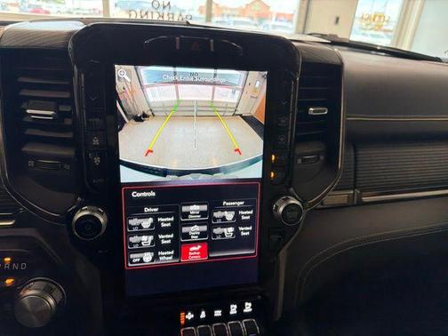Ivory White Tri-Coat Pearlcoat 2021 RAM 1500 Limited