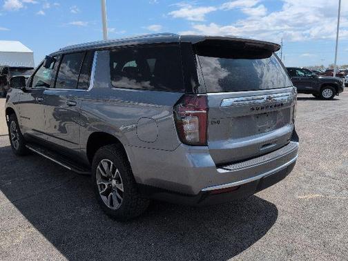 Satin Steel Metallic 2022 Chevrolet Suburban LT