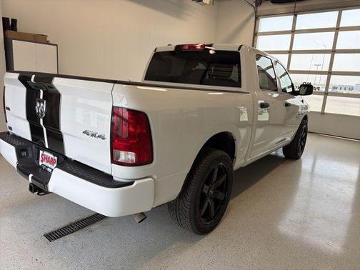 Bright White Clearcoat 2022 RAM 1500 Classic SLT