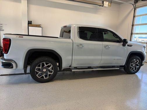 Glacier White Tricoat 2026 GMC Sierra 1500 SLT