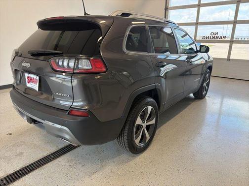 Granite Crystal Metallic Clearcoat 2019 Jeep Cherokee Limited