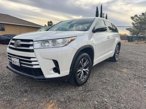 2017 Toyota Highlander LE I4