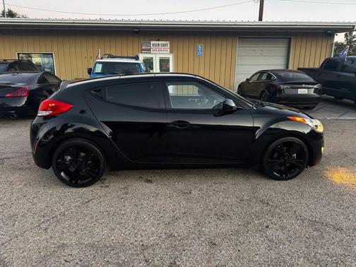 Ultra Black Pearl 2017 Hyundai Veloster Value Edition