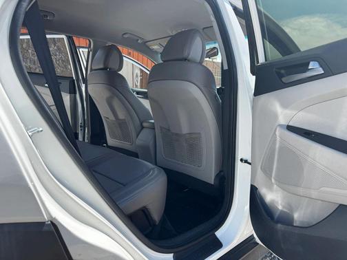 Winter White 2016 Hyundai TUCSON Sport