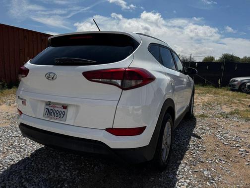 Winter White 2016 Hyundai TUCSON Sport