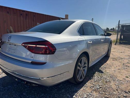 Reflex Silver Metallic 2017 Volkswagen Passat 1.8T R-Line w/Comfort