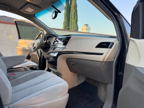 2014 Toyota Sienna LE