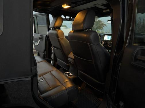 2012 Jeep Wrangler Unlimited Sahara