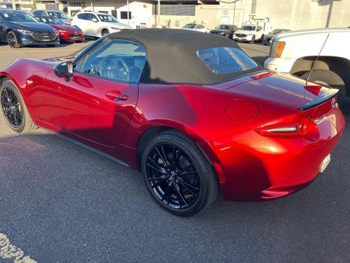 2024 Mazda MX-5 Miata Club