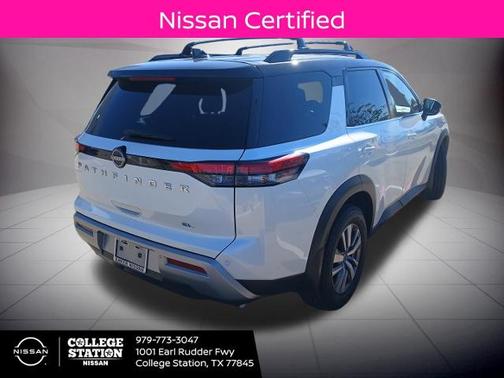 2022 Nissan Pathfinder SL
